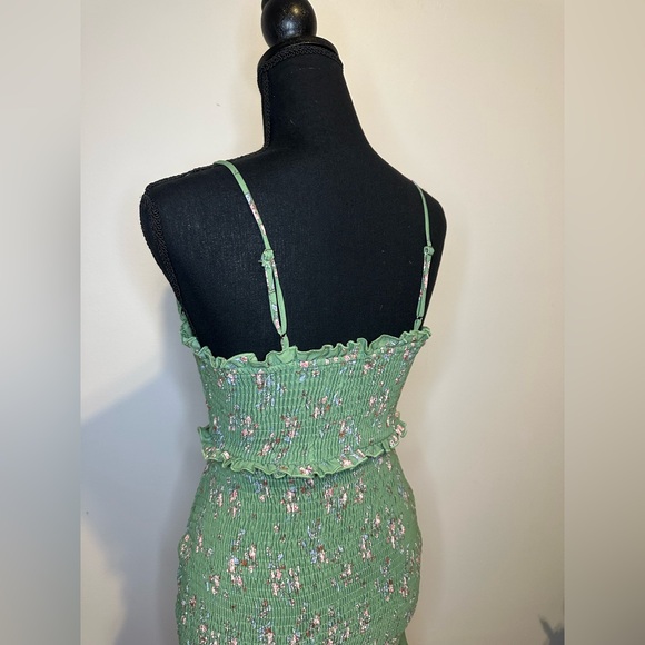 Green Ribbed Ruffle Dress - Picture 3 of 7